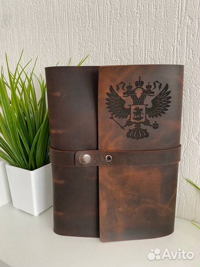 Ежедневник с гравировкой из натуральной кожи