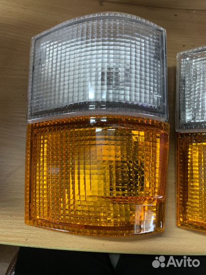 Поворотник левый Тойота Хайс YH50 85 год