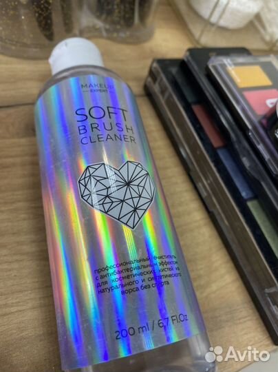 Тени для век revolution