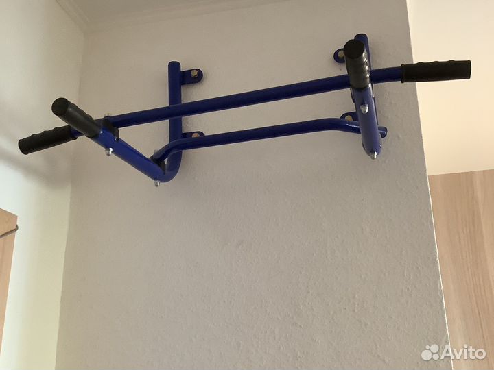 Турник настенный