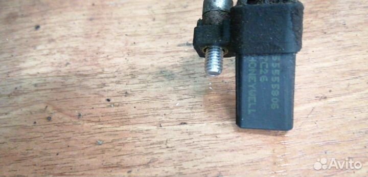 Датчик коленвала 55555806 Opel Astra H Daewoo GM