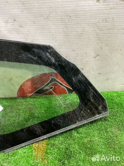 Форточка кузова правая Honda Fit Shuttle GP2 LDA