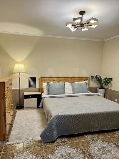 3-к. квартира, 100 м², 1/3 эт.