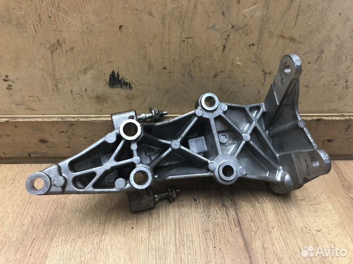 Кронштейн двигателя правый Nissan Murano (Z51) 200