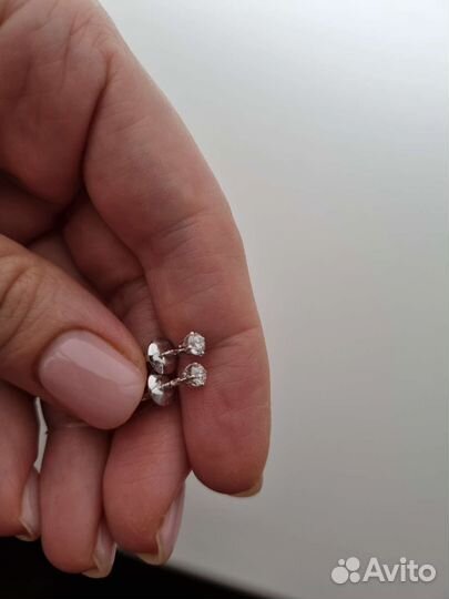 Золотые серьги с бриллиантами