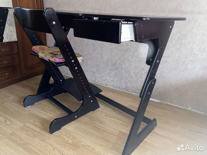 Письменный стол и стул