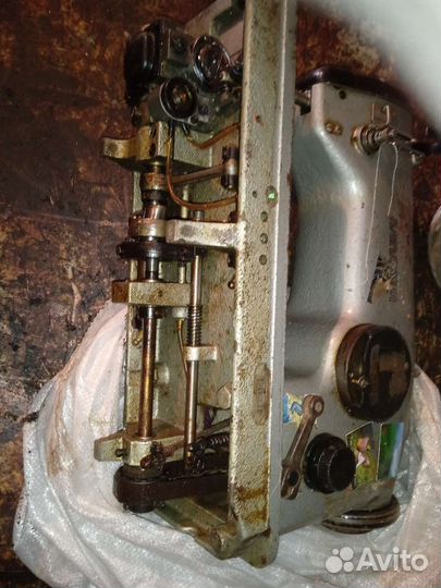 Швейная машина Minerva