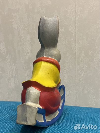 Старая резиновая игрушка 