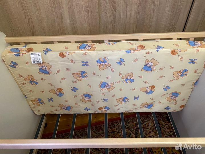 Детская кроватка с матрасом