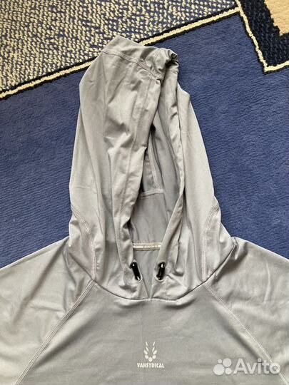 Футболка с капюшоном 52