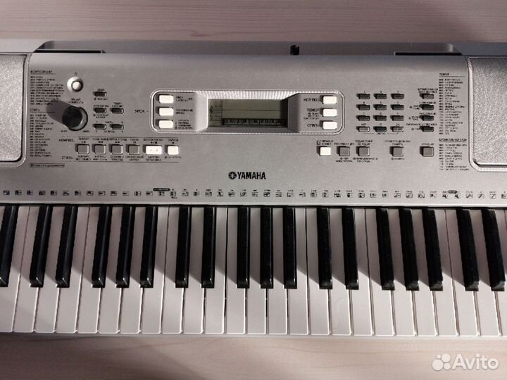 Продам синтезатор