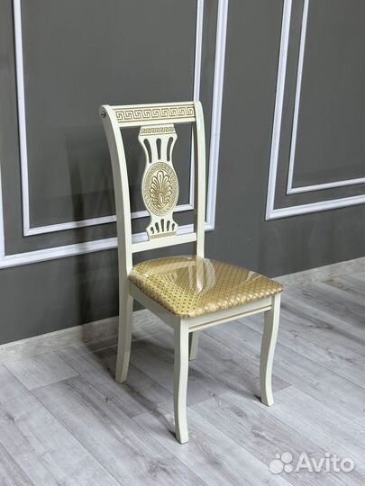 В наличии стол