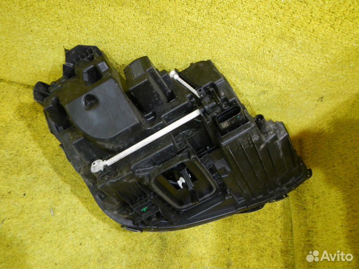 Фара левая Mercedes-Benz E-Class