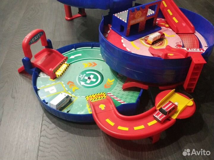 Трёх этажный трек для машинок