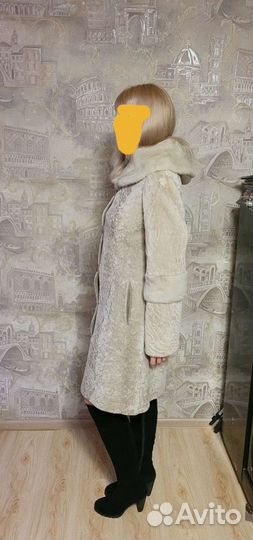 Шуба натуральная мутоновая с капюшоном