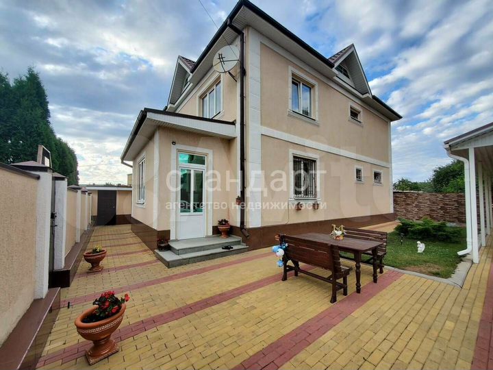 Дом 300 м² на участке 8,4 сот.