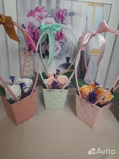 Корзинка три розы из мыла