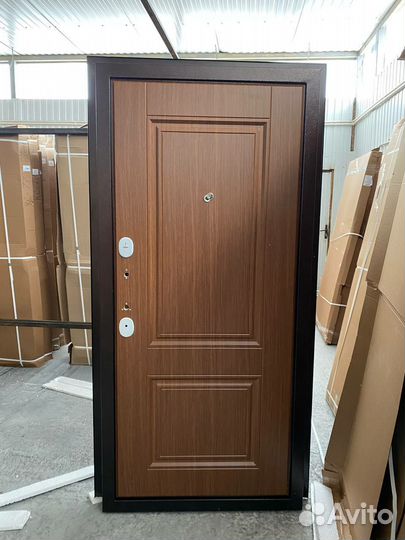 Дверь входная новая