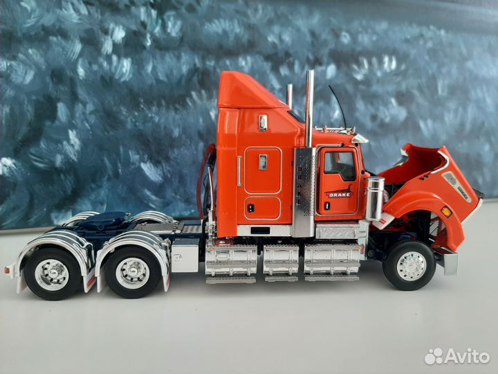 Kenworth T 909 orange AUS Drake