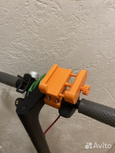 Держак для телефона на самокат