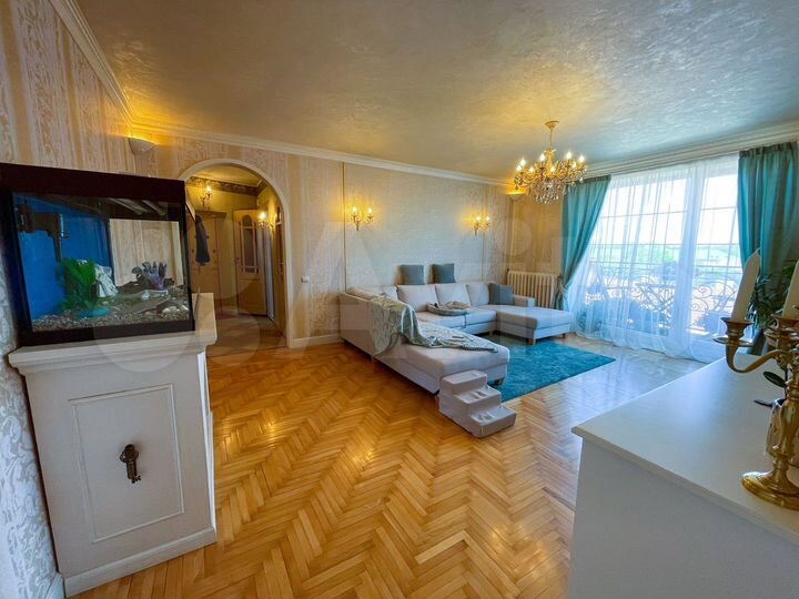 3-к. квартира, 105 м², 5/6 эт.