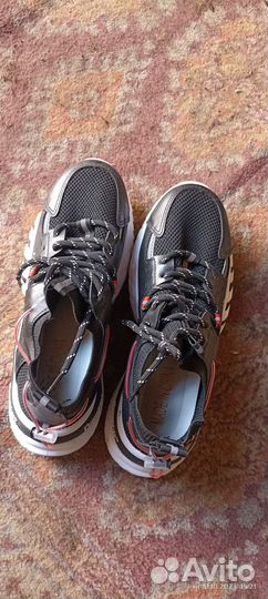 Кроссовки новые