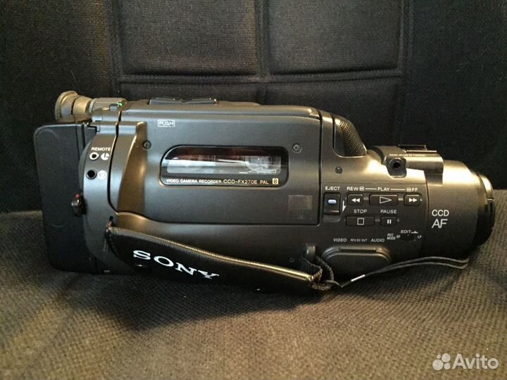 Видеокамера Sony CCD-FX270E