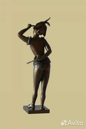 Бронзовая фигура девушка паж антиквариат из Европы