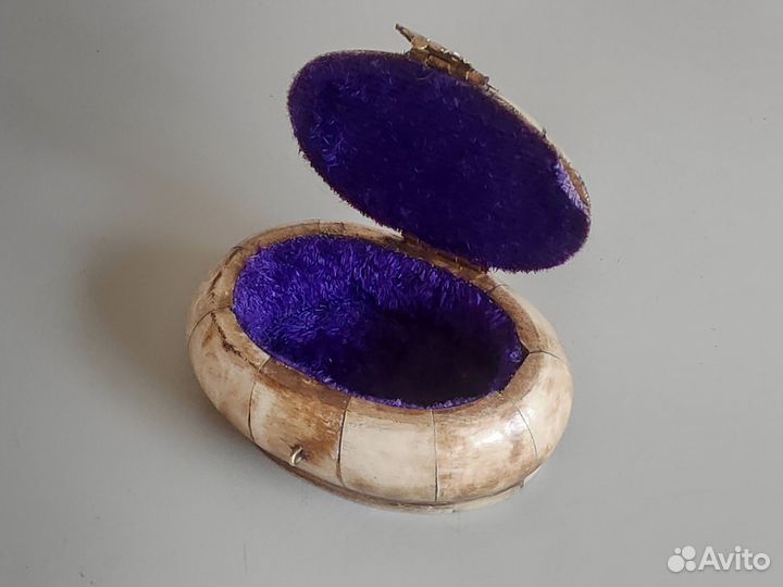 Шкатулка из кости