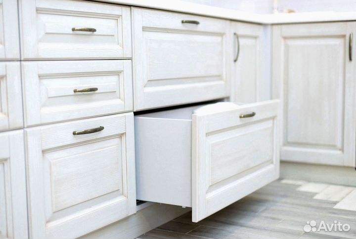 Кухонный гарнитур в современном стиле на заказ