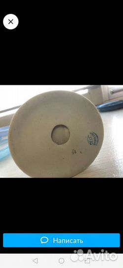 Фарфоровая статуэтка Дети кормят голубей