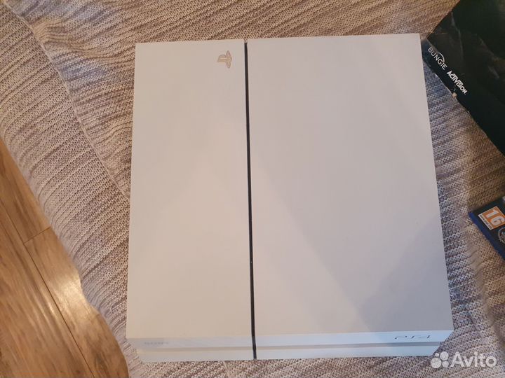 Sony playstation 4 (белая) + Ps plus