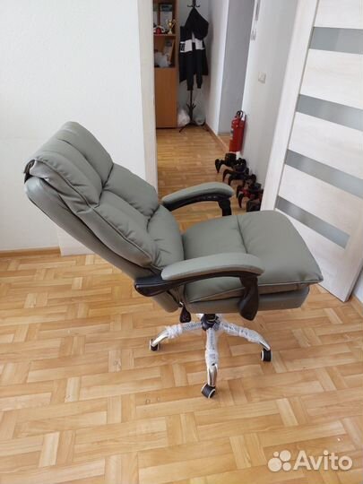 Офисное кресло