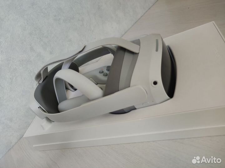 Виртуальные очки Pico 4