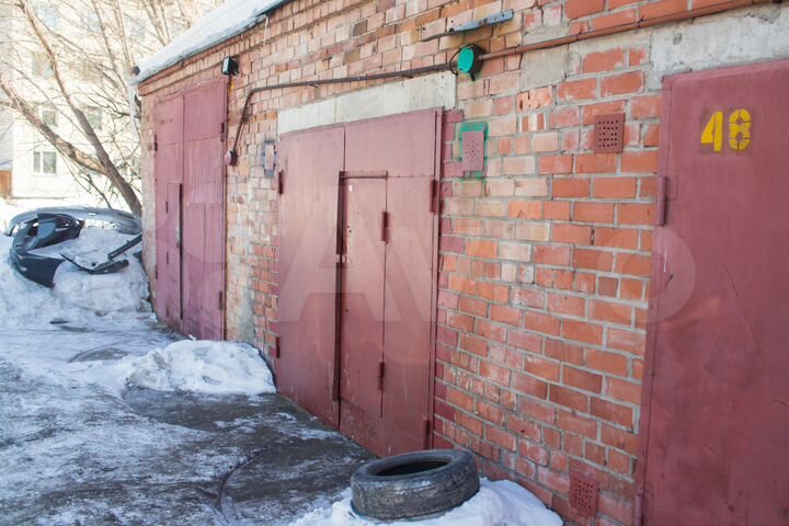 Гараж, > 30 м²