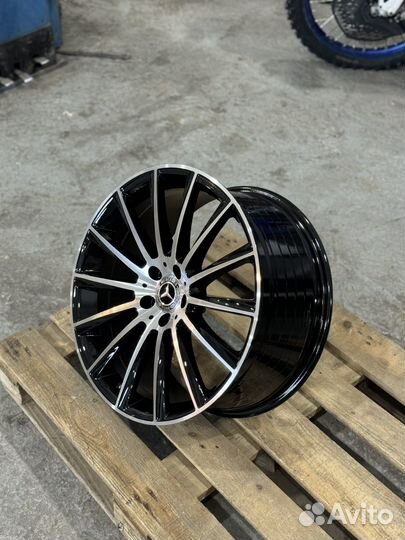 Комплект новых дисков Mercedes-AMG