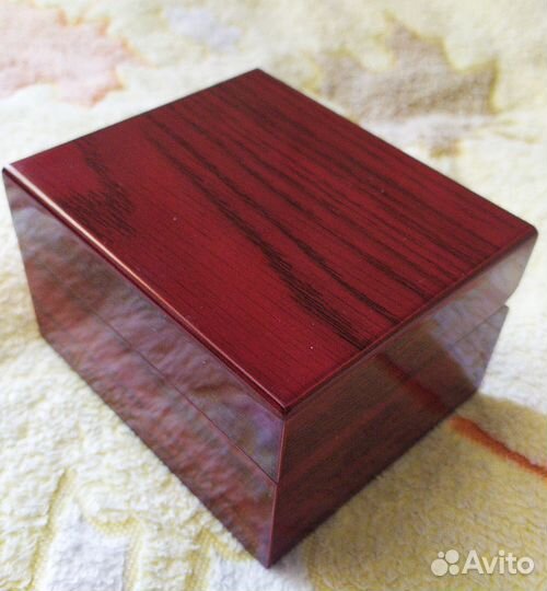 Деревянная коробка для часов