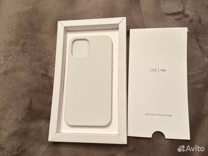 Чехол на iPhone 12