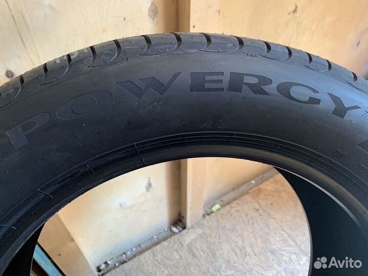 Pirelli Powergy 215/55 R17 98Y