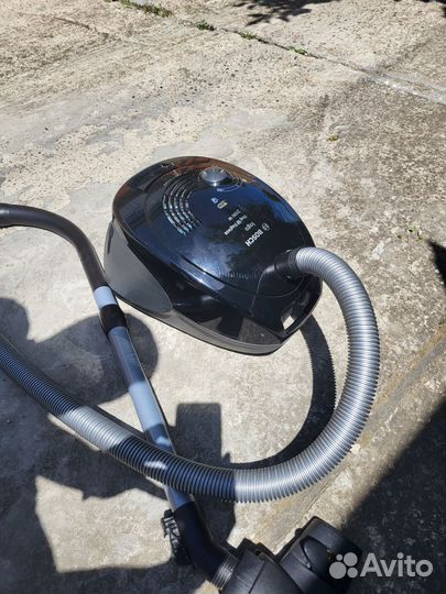 Пылесос Bosch 2100w