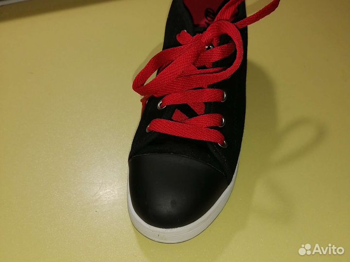 Роликовые кроссовки Heelys