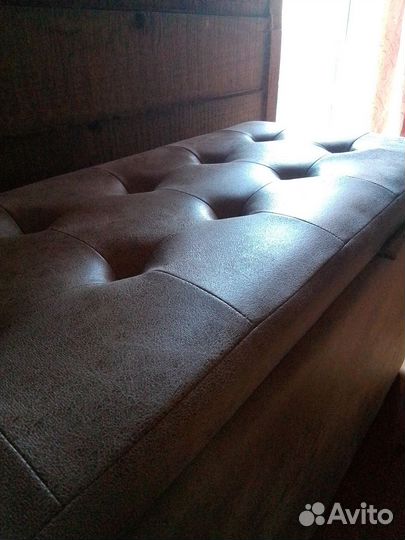 Мягкие сиденья, стеновые панели, изголовья