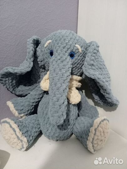 Слон вязаный плюшевый ручная работа большой