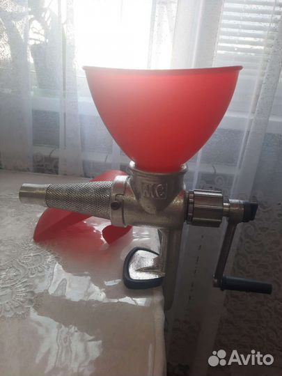 Соковыжималка шнековая