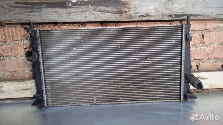 Радиатор основной Ford Focus 2 2008 3M5H8005RK