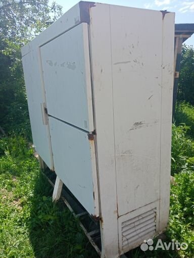 Холодильный шкаф