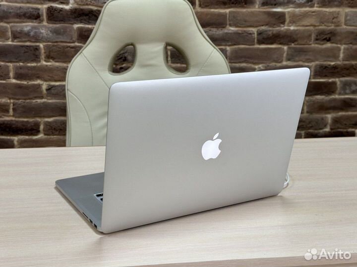 Apple MacBook Pro 15 /i7/16/256SSD