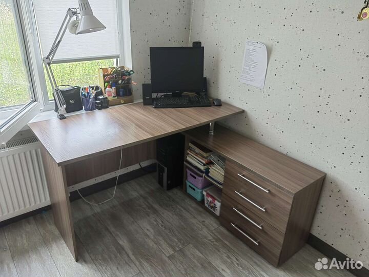 Стол школьный