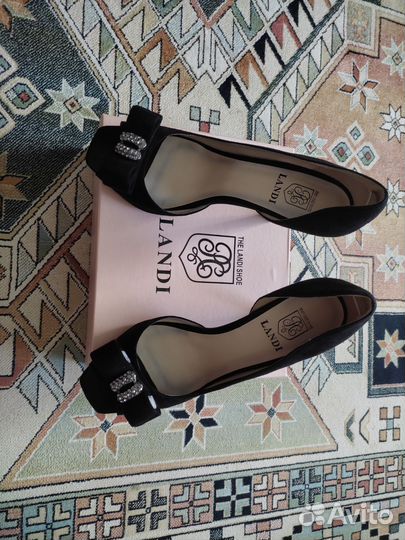 Туфли замшевые на шпильке 38р