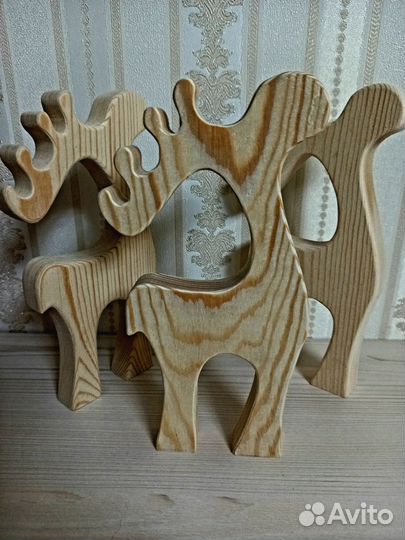 Олень деревянный
